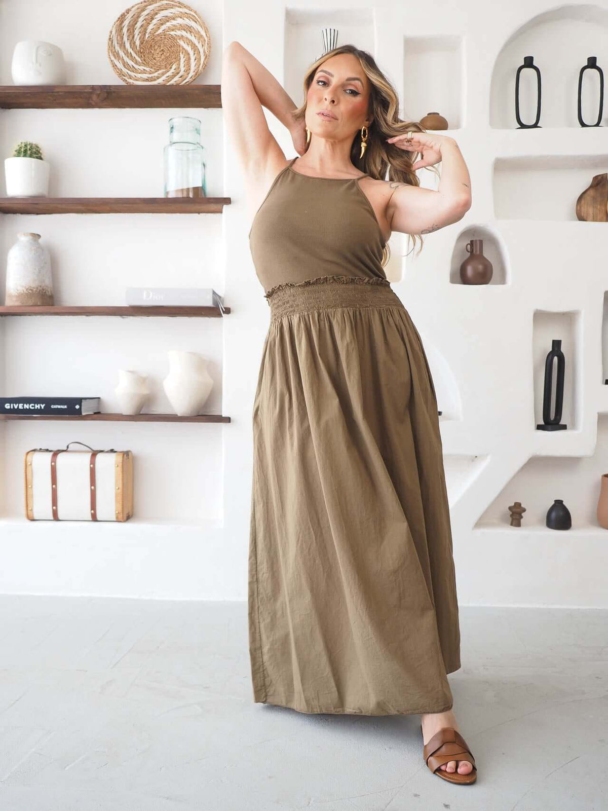 NAILA | Vestido Básico de Tirantes