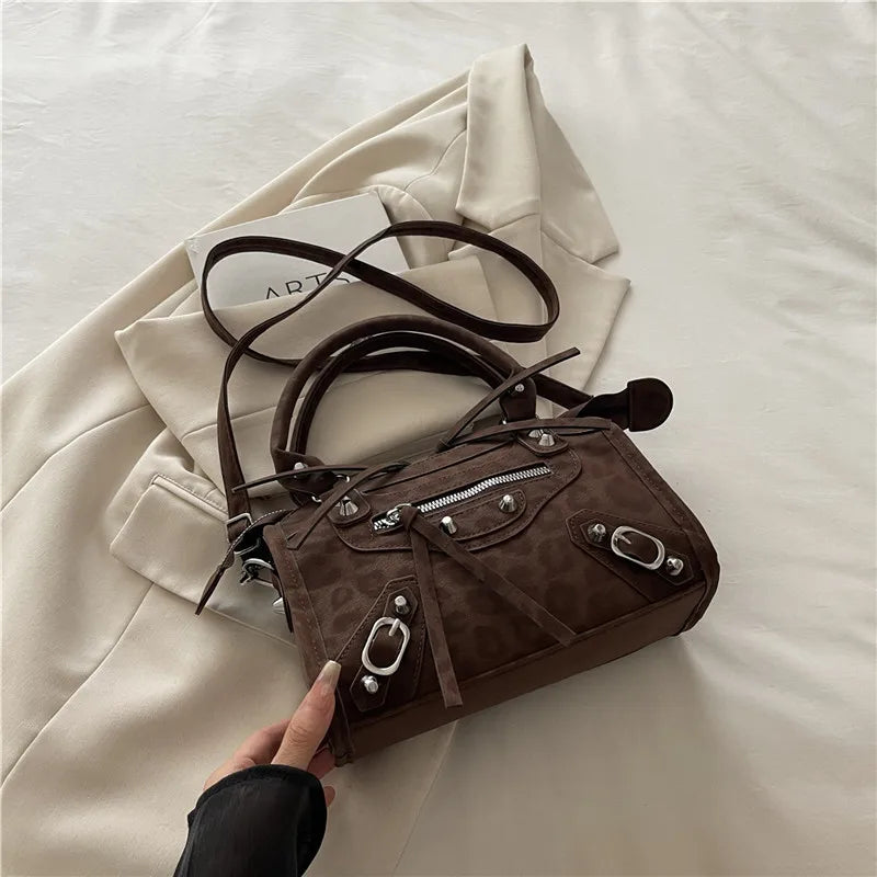 REBEL | Bolso Bowling con Remaches
