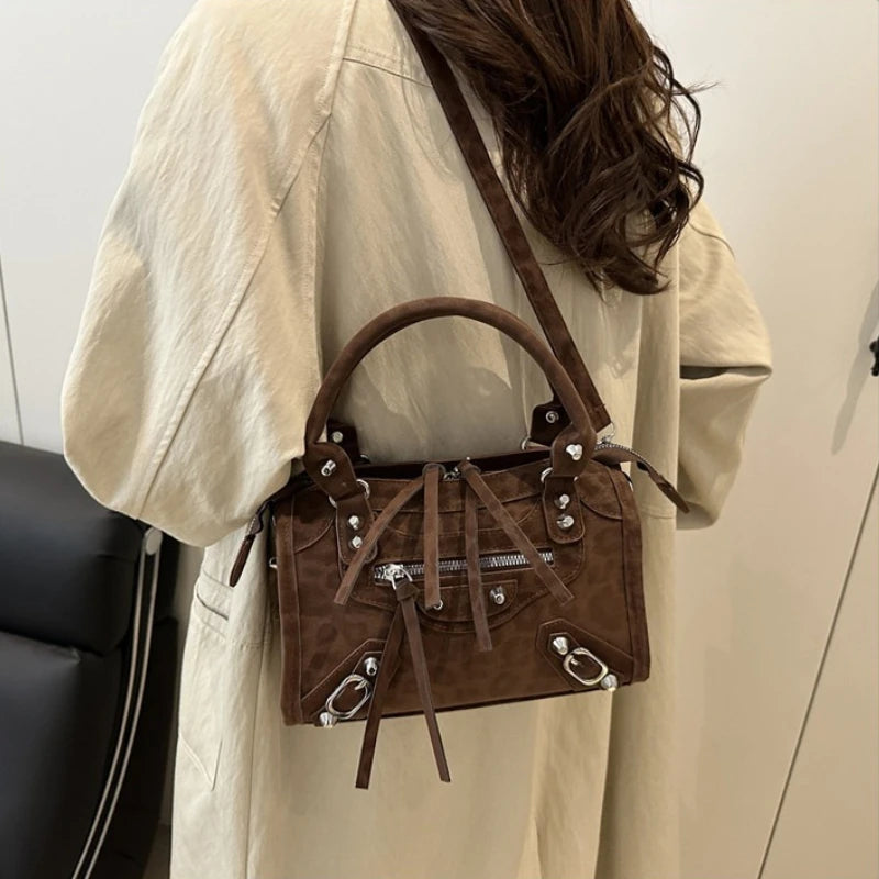 REBEL | Bolso Bowling con Remaches