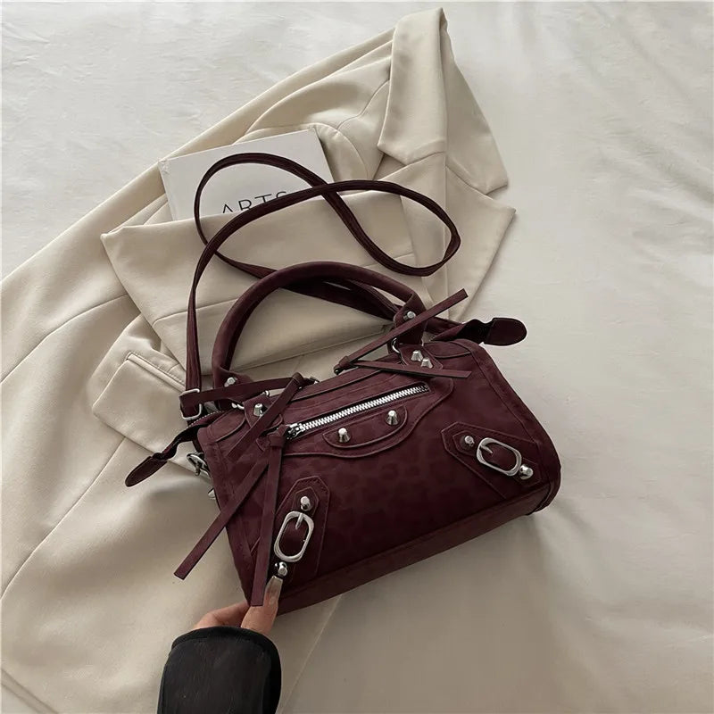 REBEL | Bolso Bowling con Remaches