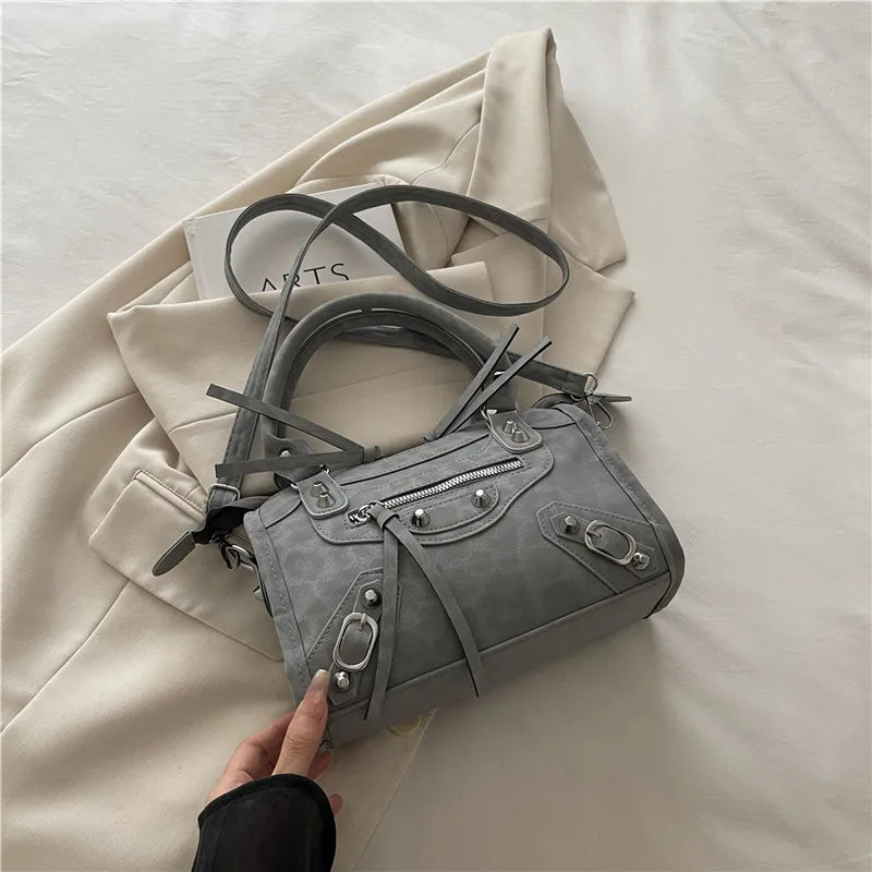 REBEL | Bolso Bowling con Remaches