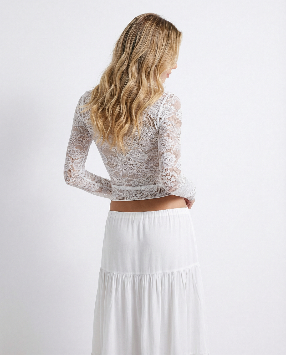 NEUS | Top de Encaje Semitransparente